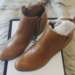 New Nine West Cognac booties